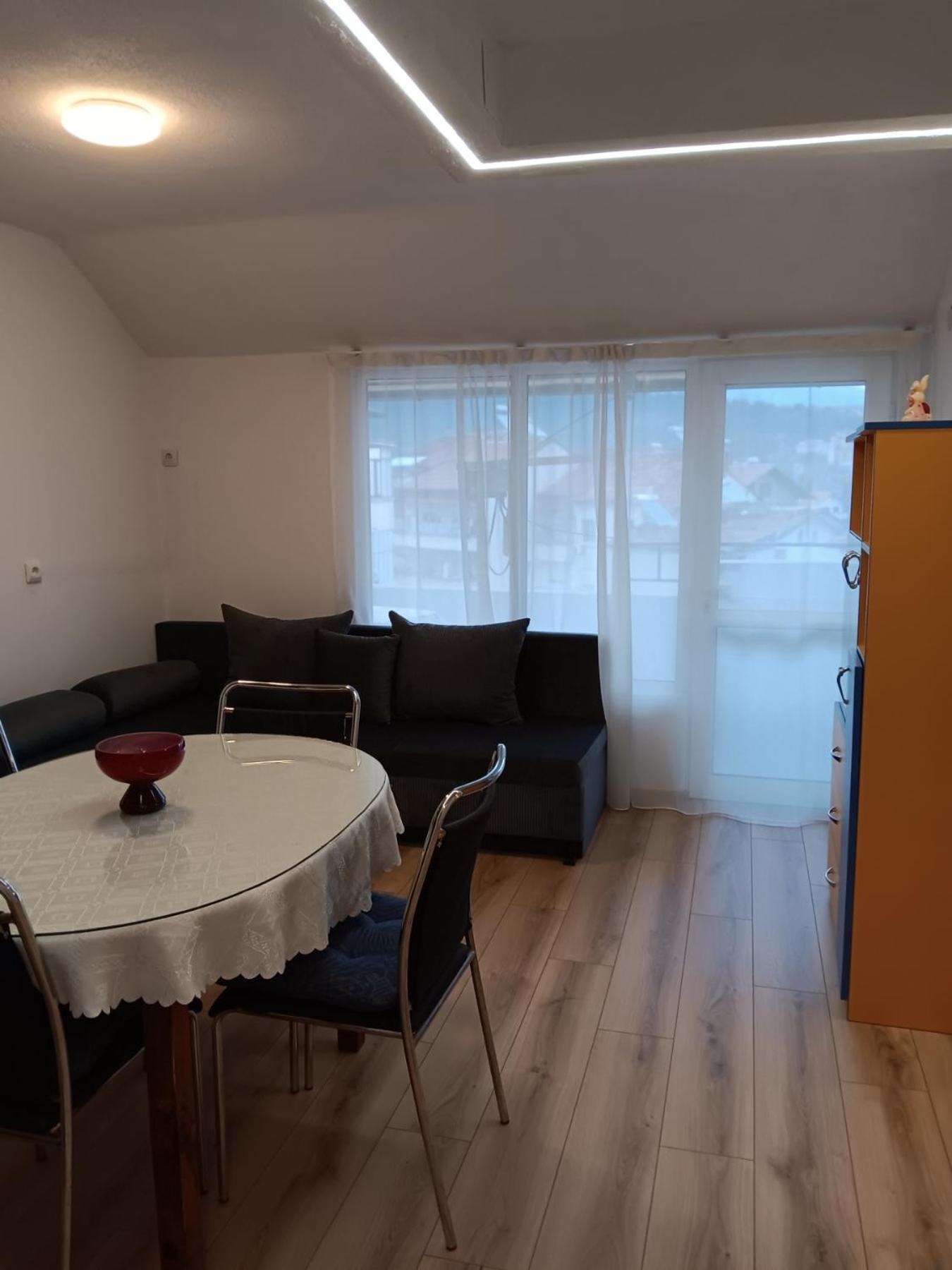 Apartment Friends Санданський Екстер'єр фото